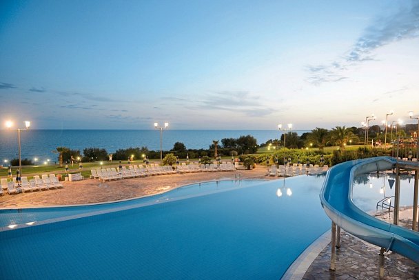 Serenusa Resort