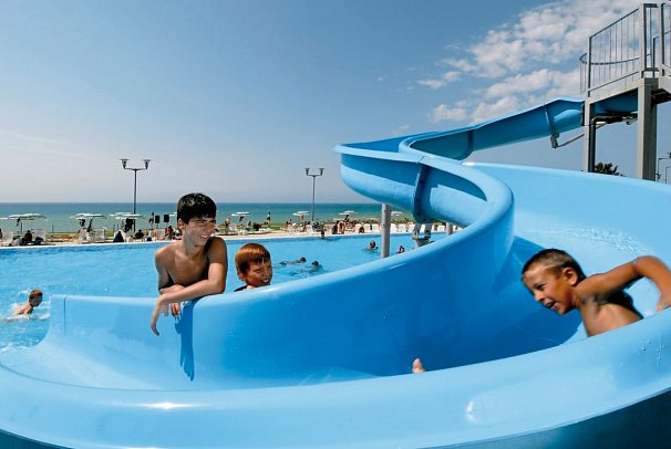 Serenusa Resort