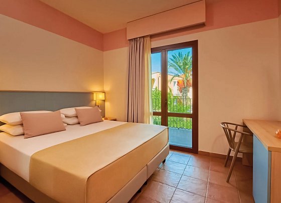 Serenusa Resort - Wohnbeispiel Doppelzimmer Balkon (Zimmercodierung DB2)