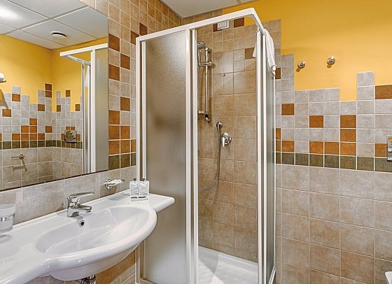 Serenusa Resort - Wohnbeispiel Vierbettzimmer Superior Balkon (Zimmercodierung RS2)
