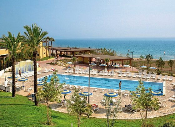 Serenusa Resort