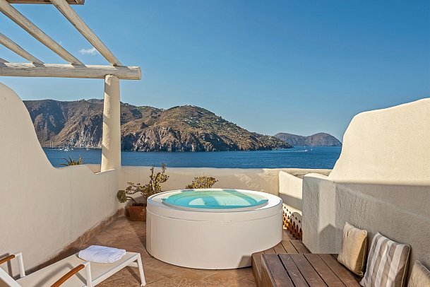 Therasia Resort Sea & Spa