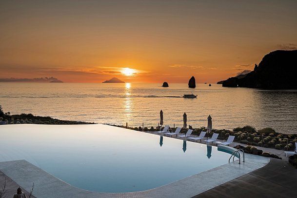 Therasia Resort Sea & Spa