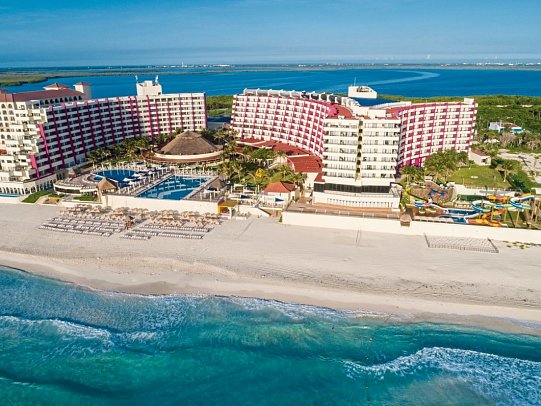 Crown Paradise Club Cancun