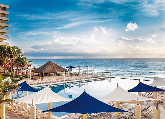 Crown Paradise Club Cancun