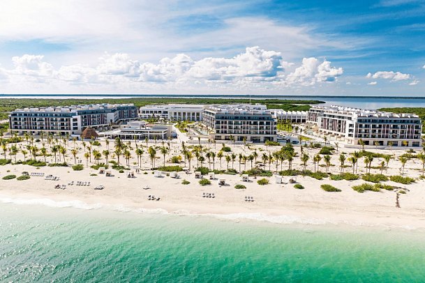 Majestic Elegance Costa Mujeres