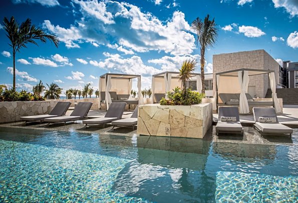 Majestic Elegance Costa Mujeres