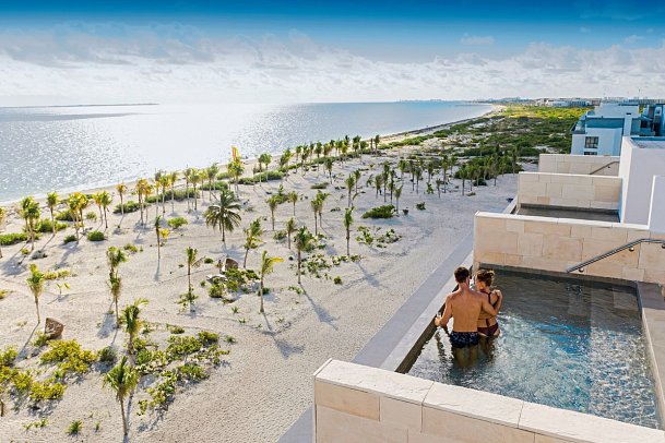 Majestic Elegance Costa Mujeres