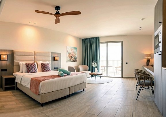 Dolphin Suites - Wohnbeispiel Deluxe Room (Zimmercodierungen UD3 & PD3)