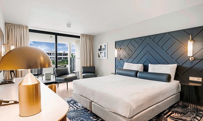 Mangrove Beach Corendon Curaçao All-Inclusive Resort, Curio by Hilton - Wohnbeispiel Deluxe Partial Oceanview (Zimmercodierungen UD2 & F1M)