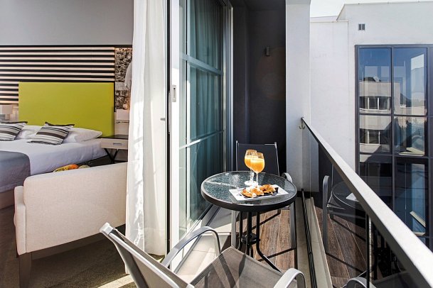 Hotel Lero - Wohnbeispiel DZ Executive Poolblick (Zimmercodierung DTP)