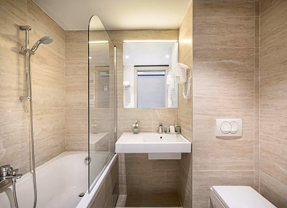 Aminess Liburna Hotel - Wohnbeispiel Bad Suite Superior Meerseite (Zimmercodierung WSC)