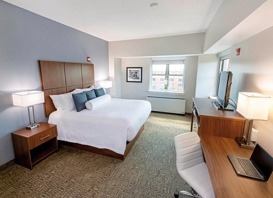 Kellogg Conference Hotel - Wohnbeispiel Standard Room 1 King Bed (Zimmercodierung UG2)