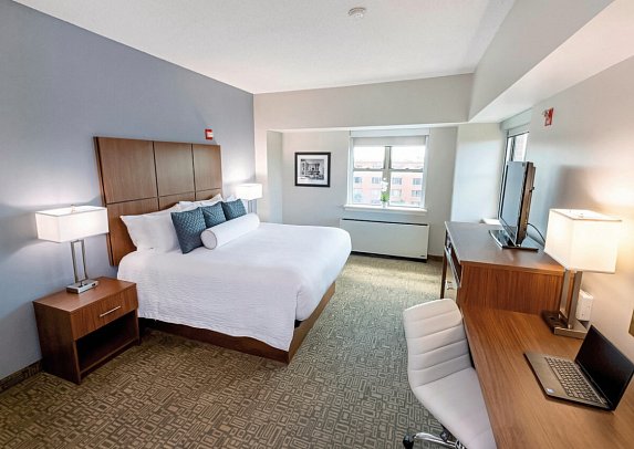 Kellogg Conference Hotel - Wohnbeispiel Standard Room 1 King Bed (Zimmercodierung UG2)