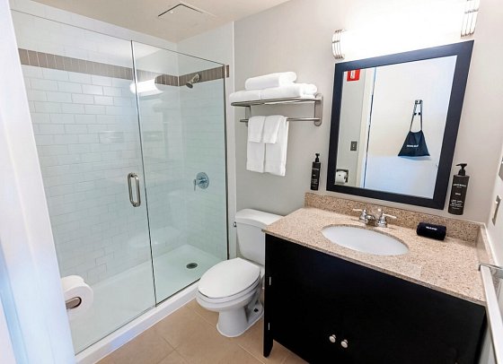 Kellogg Conference Hotel - Wohnbeispiel Badezimmer (Zimmercodierungen UG2 & UG4)
