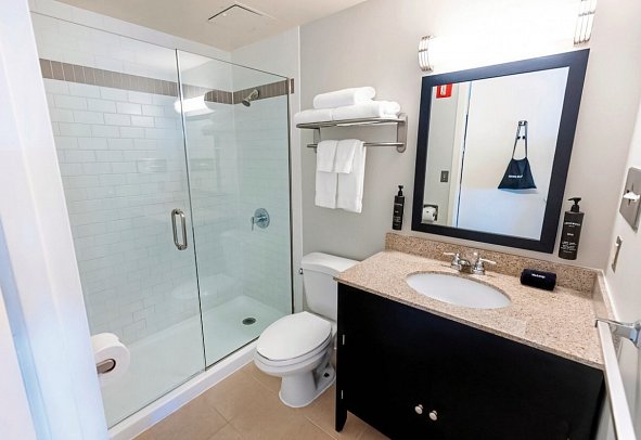 Kellogg Conference Hotel - Wohnbeispiel Badezimmer (Zimmercodierungen UG2 & UG4)