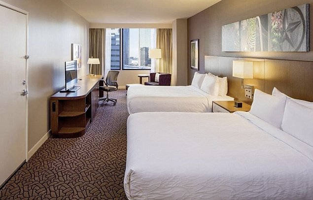 Hilton Garden Inn Downtown Dallas - Wohnbeispiel Standard Room 2 Beds (Zimmercodierung UG4)