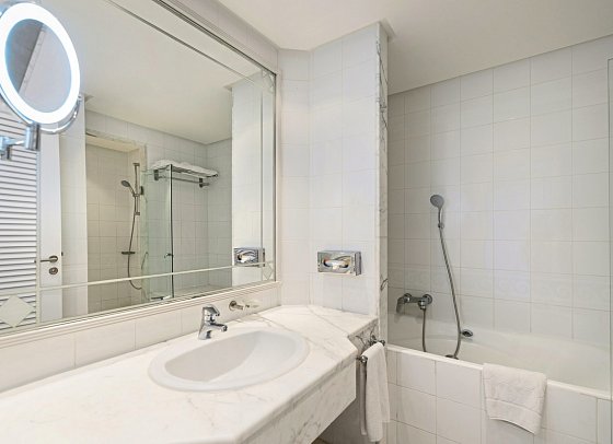 Radisson Blu Palace Resort & Thalasso - Wohnbeispiel Bad (Zimmercodierungen DB1, DC1 & DX1)
