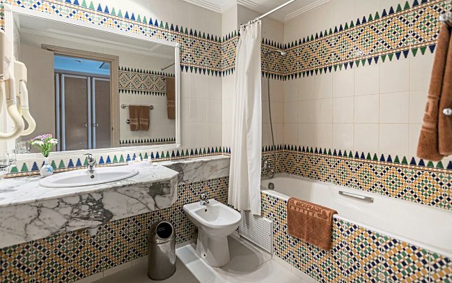 El Mouradi Djerba Menzel - Wohnbeispiel Bad (Zimmercodierungen DB1, DC1, DE1, DBM, DCM, BS1 & BS2)
