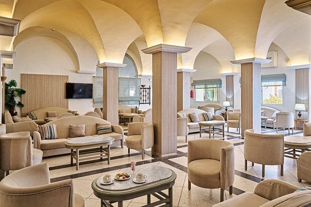 Hari Club Beach Resort