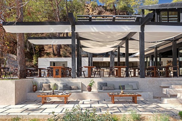 Ahama - Glass House