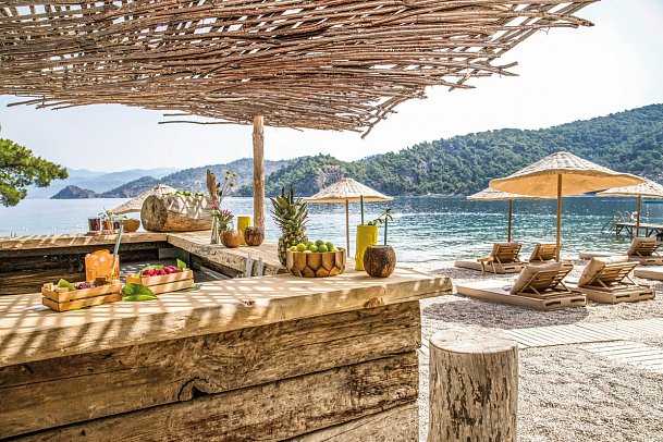 Hillside Beach Club