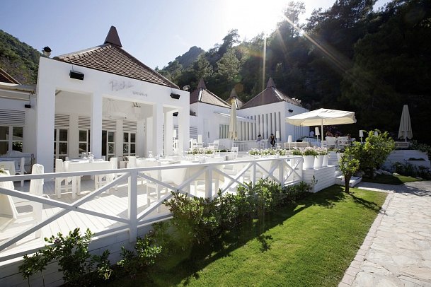 Hillside Beach Club