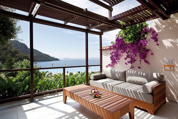Hillside Beach Club