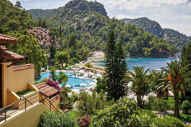 Hillside Beach Club