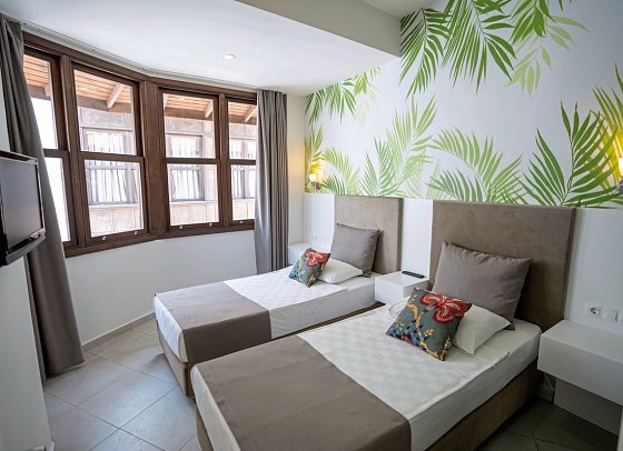 Club Tuana - Wohnbeispiel Familienzimmer Lagoon Roof Poolblick (Zimmercodierung FB3)