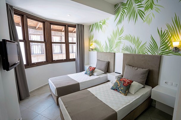 Club Tuana - Wohnbeispiel Familienzimmer Lagoon Roof Poolblick (Zimmercodierung FB3)