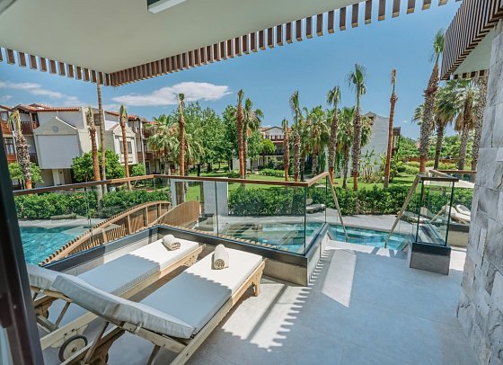 Club Tuana - Wohnbeispiel Doppelzimmer Lagoon Swim Up Poolzugang über Treppen (Zimmercodierung D1Q)