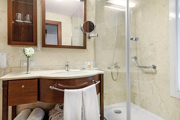 Marti Resort - Wohnbeispiel Doppelzimmer Meerblick (Zimmercodierungen DBM & DCM)