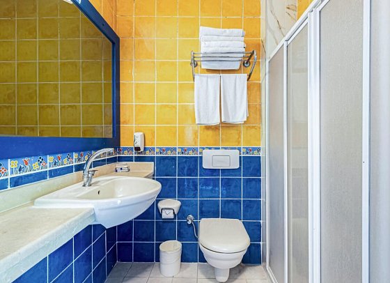 Ölüdeniz Beach Resort by Z Hotels - Beispiel Bad Doppelzimmer Etagenbett (Zimmercodierung UG1)