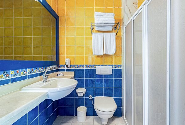 Ölüdeniz Beach Resort by Z Hotels - Beispiel Bad Doppelzimmer Etagenbett (Zimmercodierung UG1)