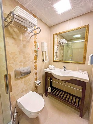 Emre Beach & Emre Hotel - Beispiel Bad Emre Beach Zimmer (Zimmercodierungen DB1, DC1, DBN, DCN, DBM & DCM)