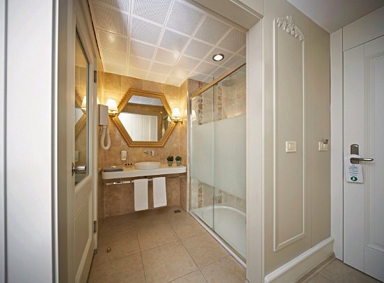 Emre Beach & Emre Hotel - Beispiel Bad Emre Hotel (Zimmercodierungen DBL & DCL)