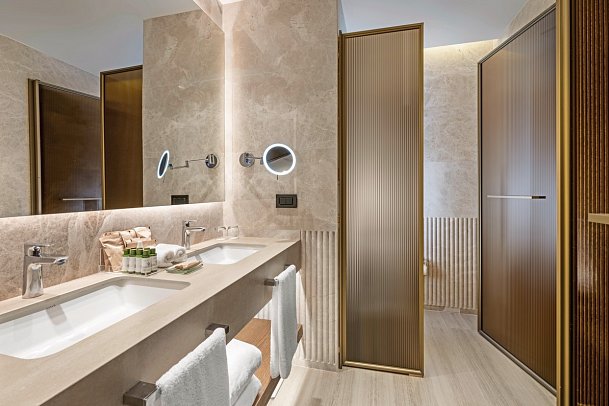 Liberty Signa - Beispiel Bad Doppelzimmer Deluxe mit Jacuzzi (Zimmercodierung UD2)