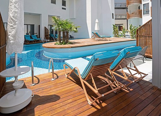 Liberty Fabay - Beispiel Terrasse Zimmer mit direktem Poolzugang (Zimmercodierungen D2P, DC2, D4P, DC4 & FB2)