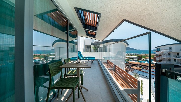 Liberty Fabay - Beispiel Terrasse Familienzimmer Meerblick (Zimmercodierung FBM)