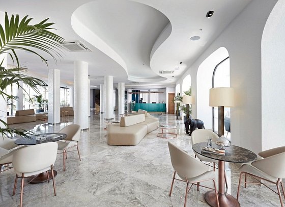 Lalila Blue Suites