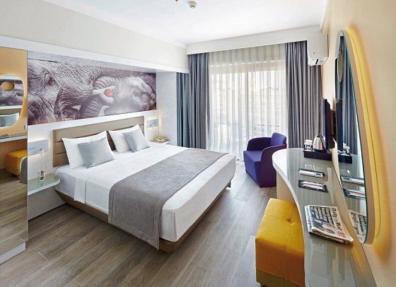 Lalila Blue Suites - Wohnbeispiel Doppelzimmer Landblick (Zimmercodierungen DBL & DCL)