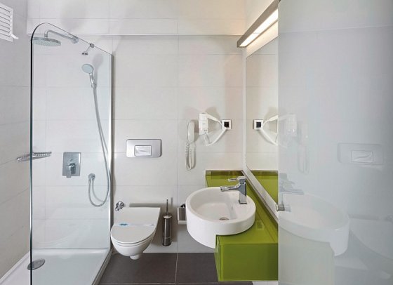 Lalila Blue Suites - Beispiel Bad Doppelzimmer Landblick (Zimmercodierungen DBL & DCL)