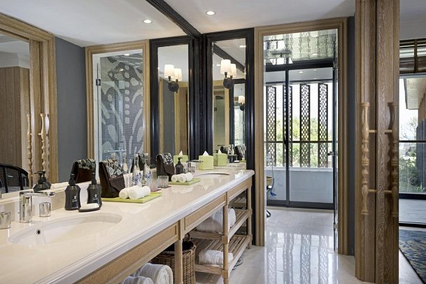 Hotel Indigo Seminyak Bali Beach - Beispiel Bad Suite Garden View (Zimmercodierung WB1)