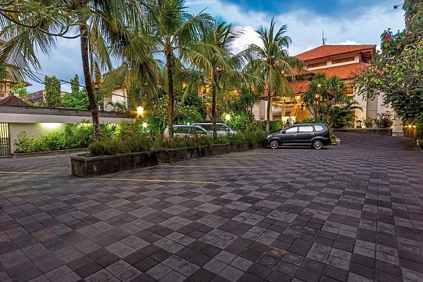 Puri Raja Hotel Legian Bali