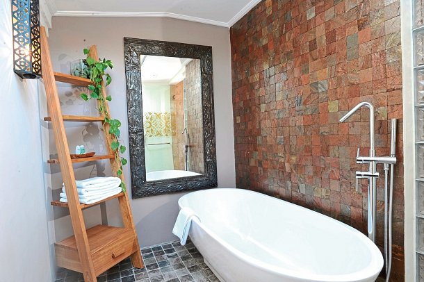 Puri Raja Hotel Legian Bali - Badbeispiel Premier (Zimmercodierung UM1)
