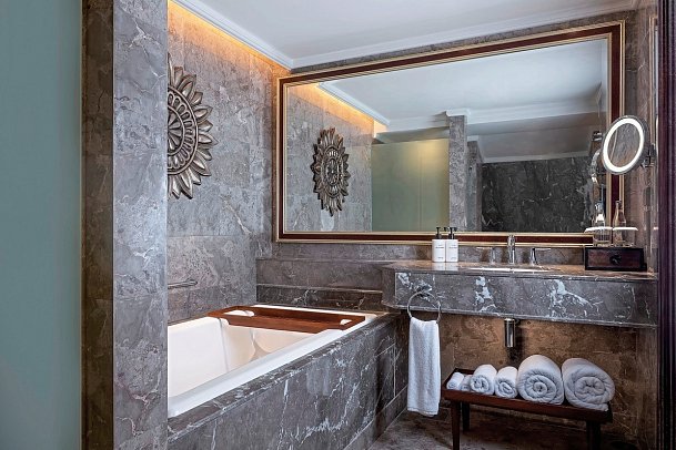 InterContinental Bali Resort - Beispiel Bad Premium Mezzanine (Zimmercodierungen WL1 & WM1)