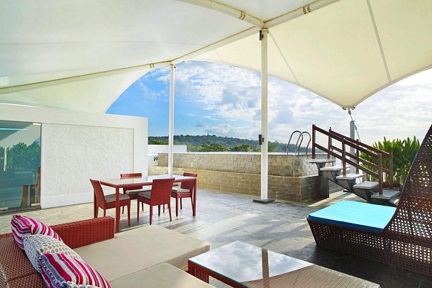 Le Meridien Bali Jimbaran - Beispiel Aussenbereich Aqua Pool Sky Penthouse (Zimmercodierung UB2)