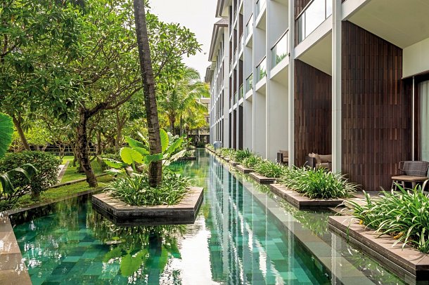 The Anvaya Beach Resort Bali - Beispiel Aussenansicht Premier Lagoon Access (Zimmercodierung UMQ)