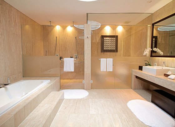 The Anvaya Beach Resort Bali - Beispiel Bad Beachfront Private Suite (Zimmercodierung WBO)